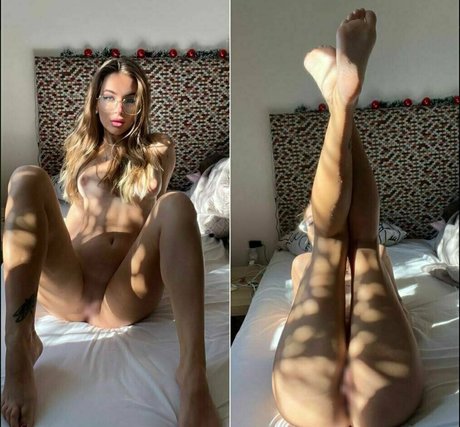 TeenyMouse model beautiful photo