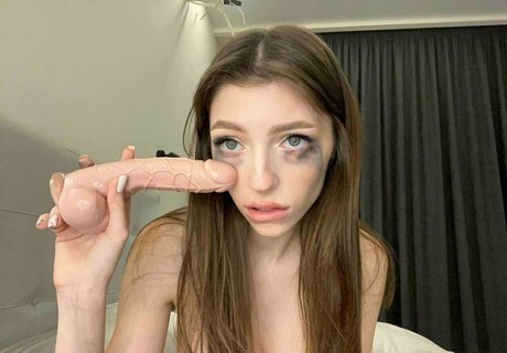 TeenyMouse pornstar nude img