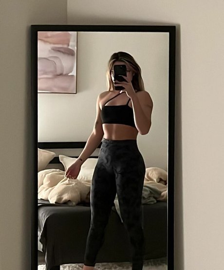 Leoniemontybtw art pornstar gallery