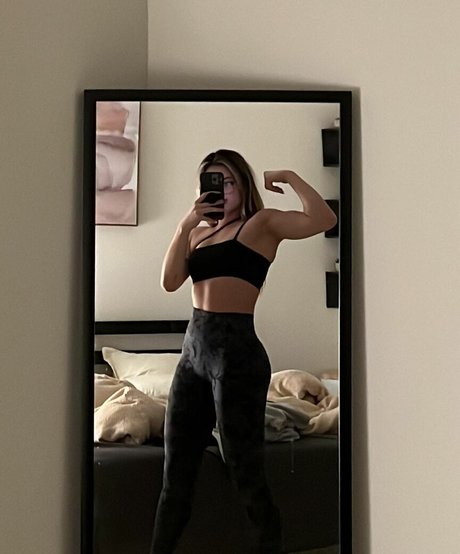 Leoniemontybtw model exclusive pics