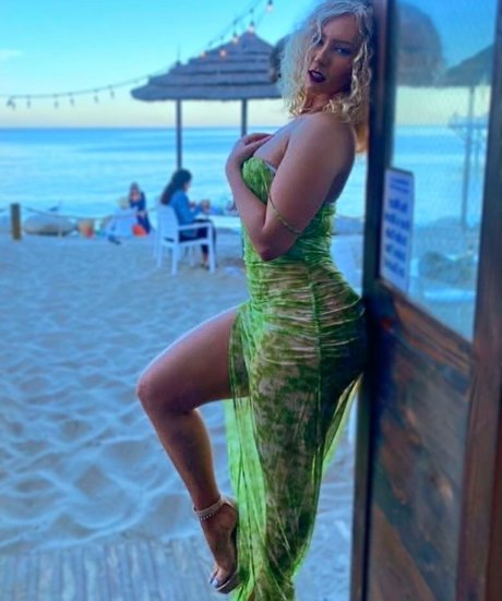 curvy shemale onlyfans sexy naked pics