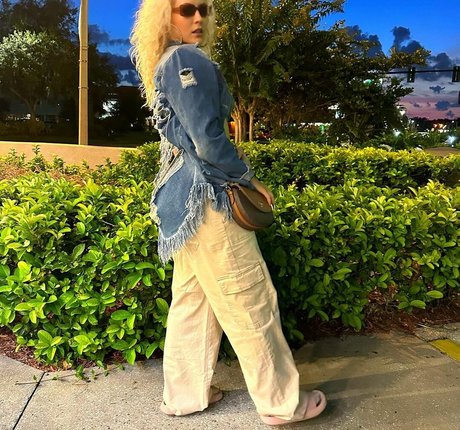 Nikkita Lyons model pornographic pic