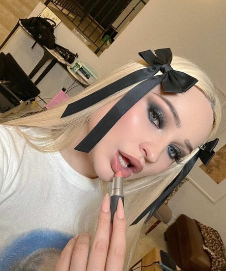 Kim Petras xxx star img