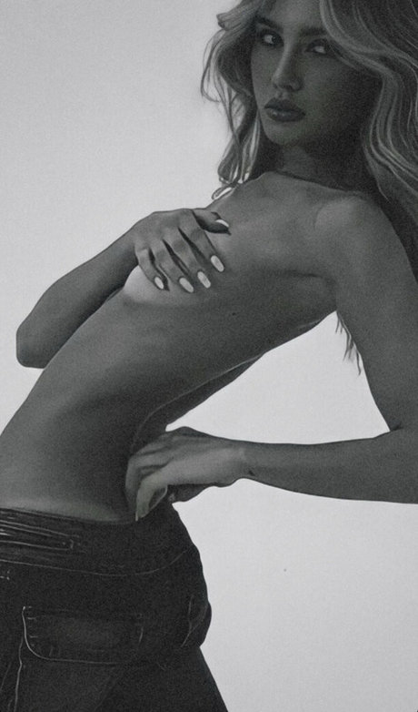 Sara Hardel porn model images