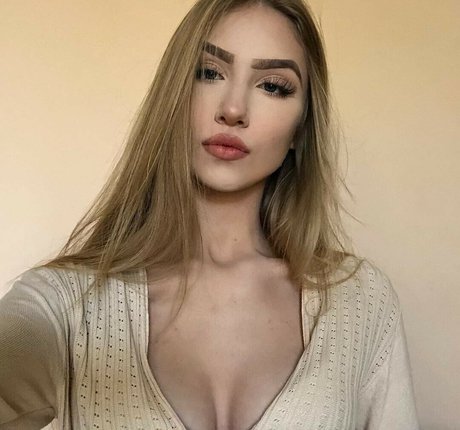 Sara Hardel art star photos