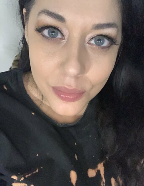 missleanalee art model pic