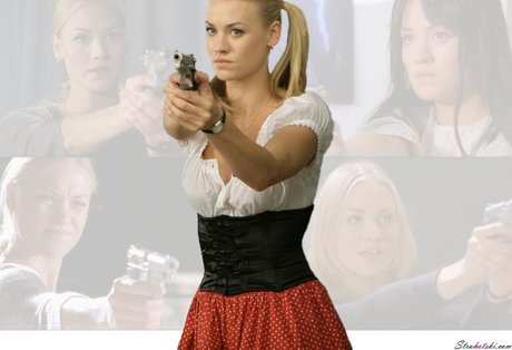 Yvonne Strahovski model nudes images