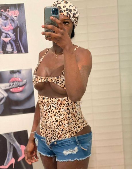 female popular onlyfans nude galleries