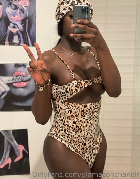 glamazonchanelr model top pic