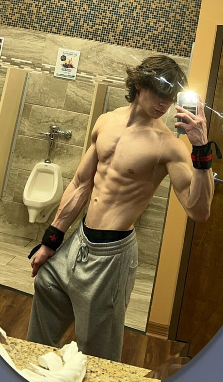 nate shreds nude star pics