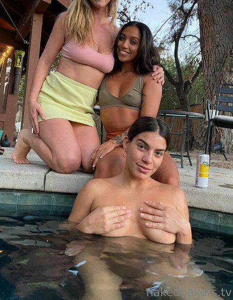 NakedBakers pornographic actress gallery