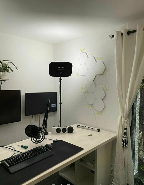 LeahObscure art model pics