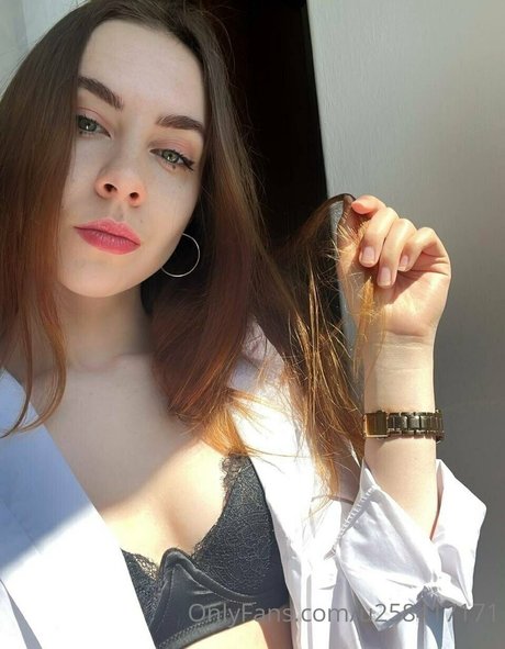 callmelusty model pretty pic