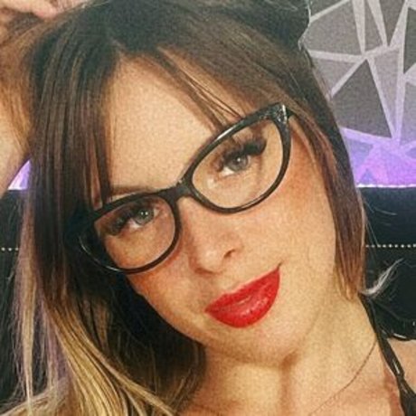 sabri kiss nice actress pictures