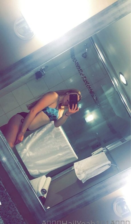hailyeah101 nude model photo