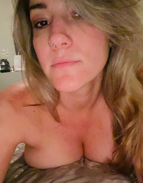 craydrienne nude model picture