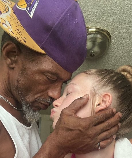 Unc Snowbunny pretty model img