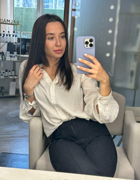 stella mkrtn actress photos