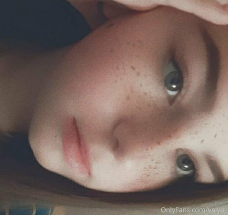 valya_ model erotic picture