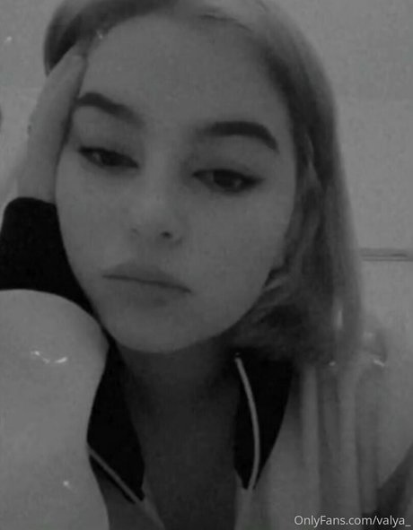 valya_ model sexy photos