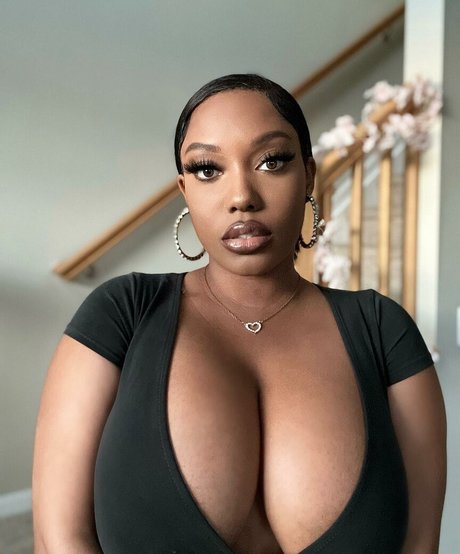 Mswandaxo naked star pic