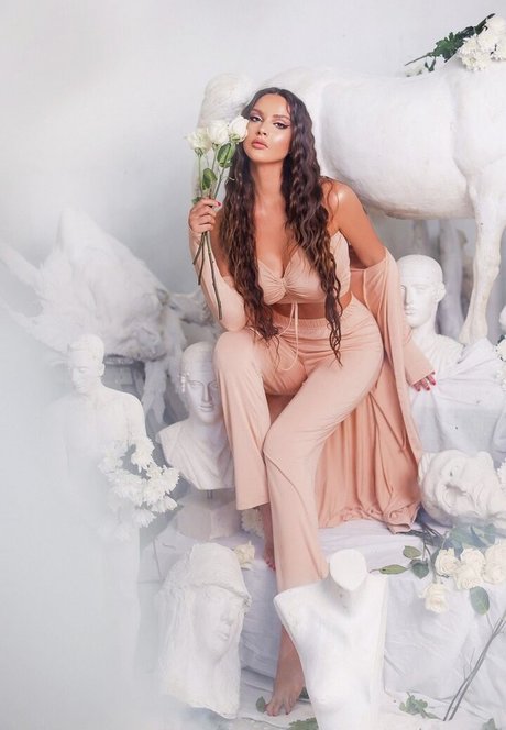 Oriola Marashi pornstar nude archive