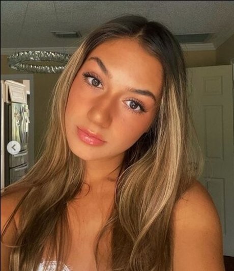 Emily Legler model hot pictures