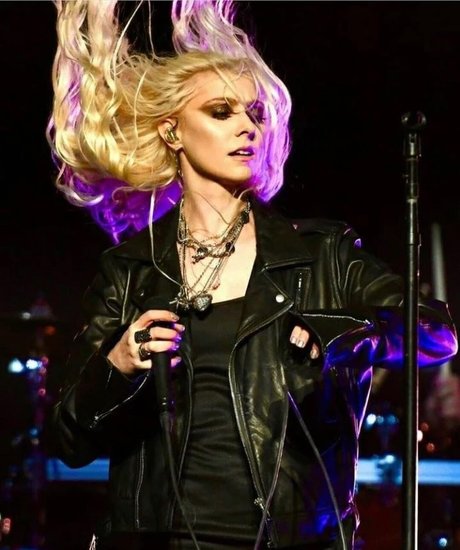 shemale cumshot onlyfans art naked gallery