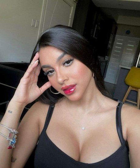 Valeria Carruyo hot model images