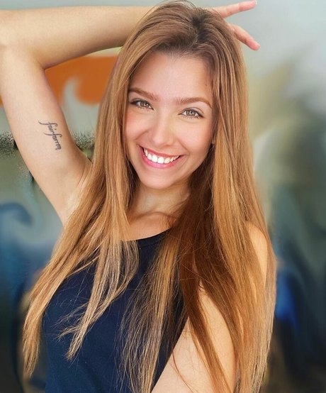 ASMR Glow pornstar nude photos