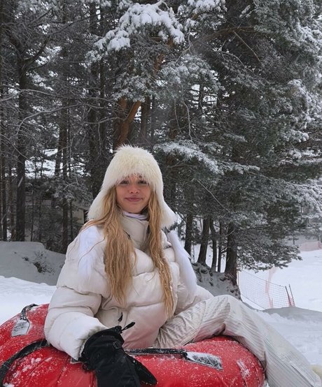 Diana Shurygina pretty model img