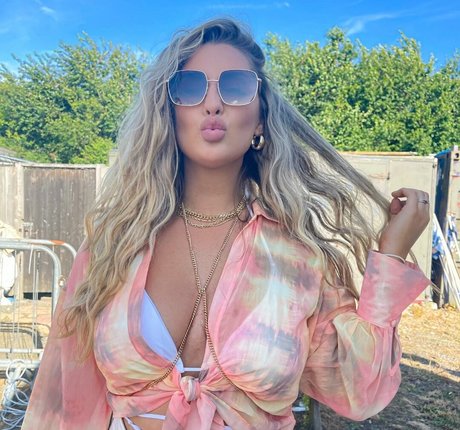 shemale handjob onlyfans hot nude images