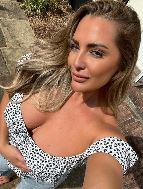 Daisydooxx beautiful model picture