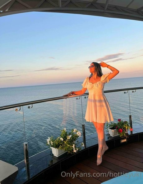 asian teen onlyfans top picture