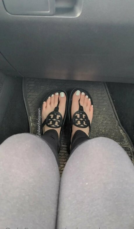 strapon onlyfans pornographic images