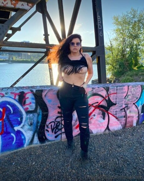 Bria And Chrissy model sexy photos