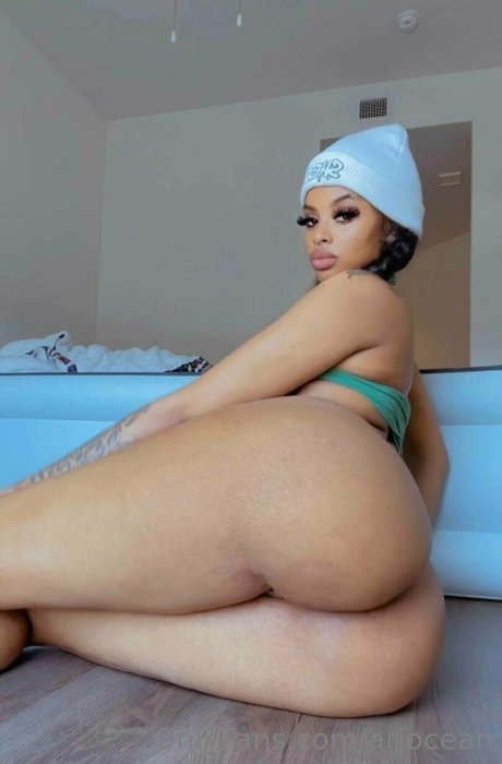 ariocean erotic model img