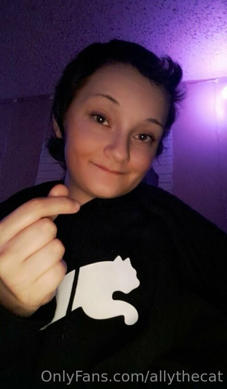 allythecat pretty model picture