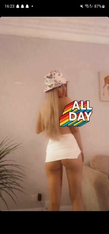 Momain art star picture