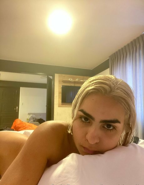 hotttblondie naked model pic