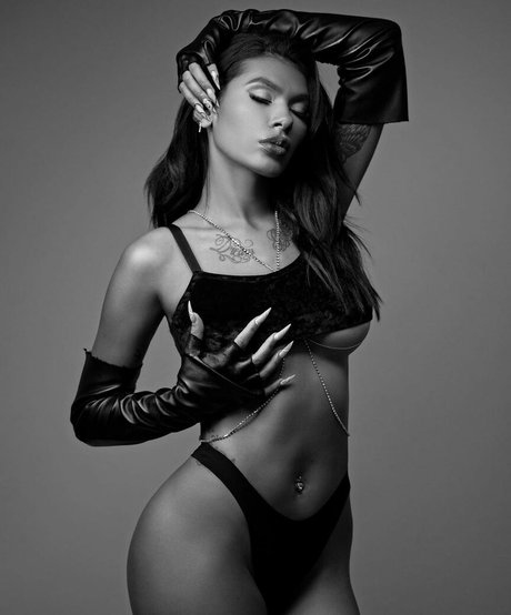 tanned onlyfans free xxx images