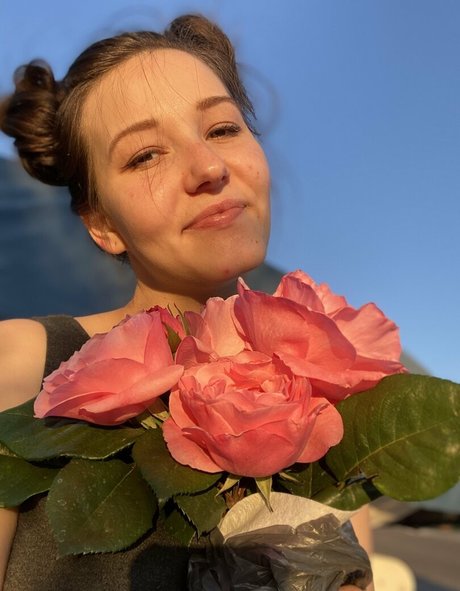 mel0dic erotic pornstar exclusive images