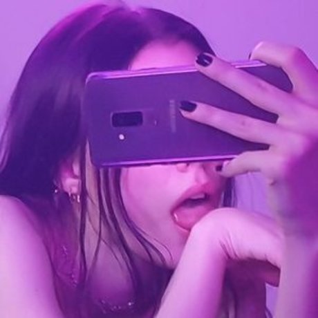 iShyNya adult star images