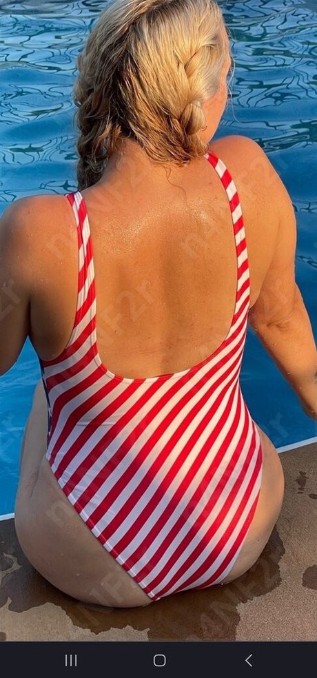 LiteWeight Gaming sex model pic