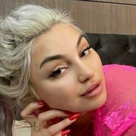 debrafox model pornographic image