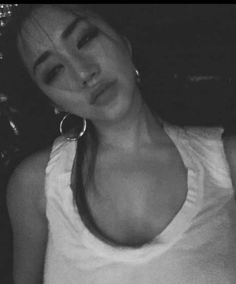 female influencer onlyfans perfect archive