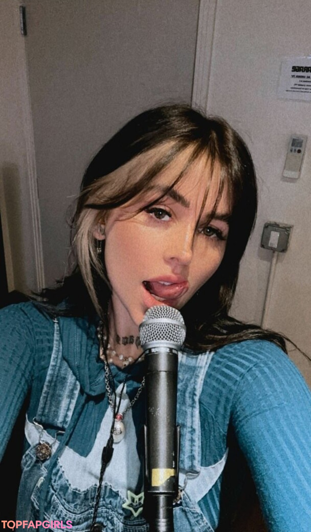 female popular onlyfans nude pic