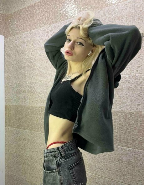 skinny tyan beautiful actress archive