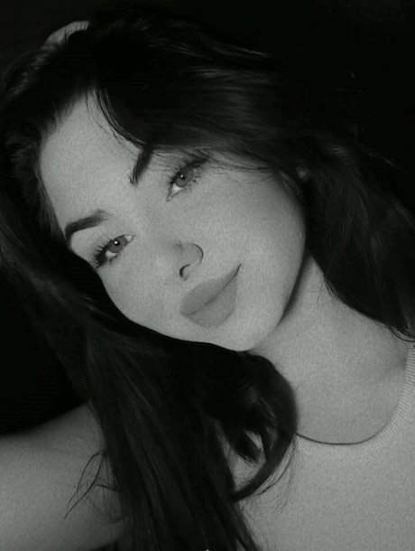 Wiktoria Bystro model adult photo