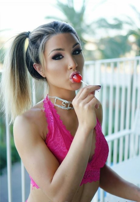 nicolefree pretty star img